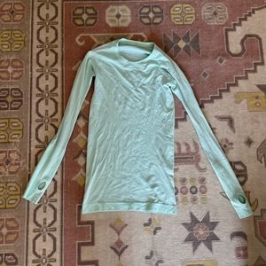 lululemon long sleeve Swifty size 4 in aqua color